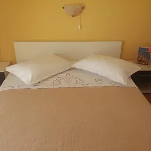Gostinjska kuća & Brna, Banjol