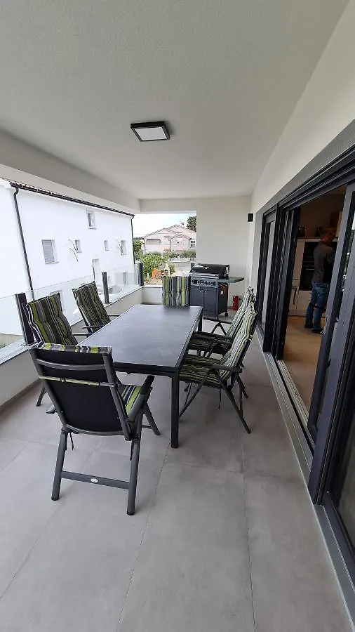 San-Lol Apartment Banjol