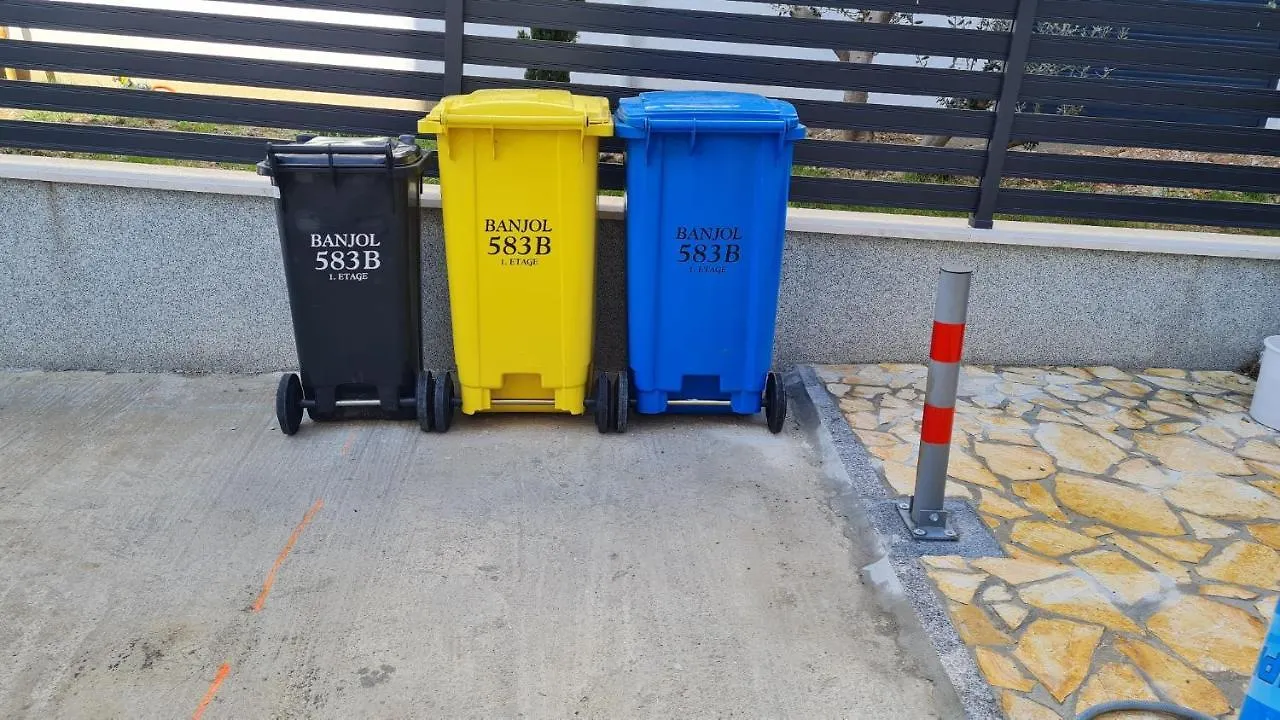 San-Lol Apartment Banjol